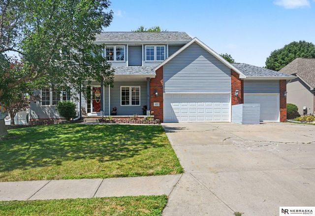 2811 Leigh Lane, Papillion, NE 68133