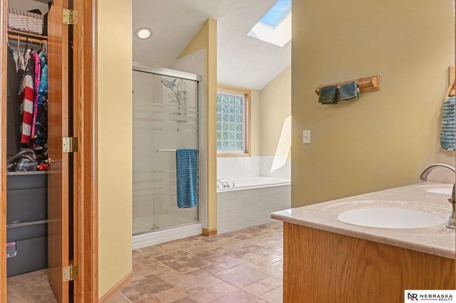 2811 Leigh Lane, Papillion, NE 68133