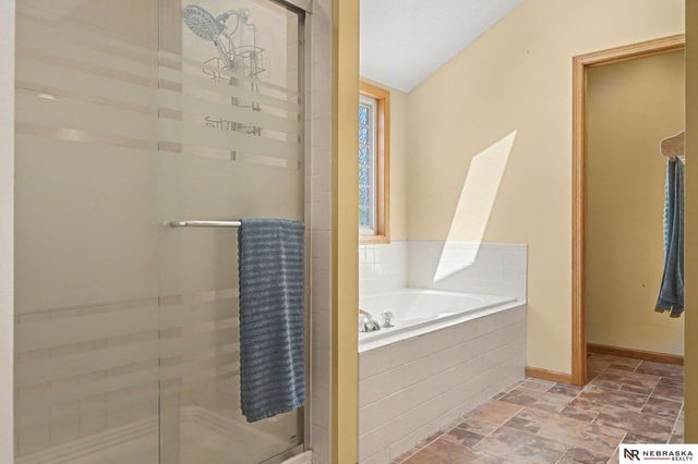 2811 Leigh Lane, Papillion, NE 68133
