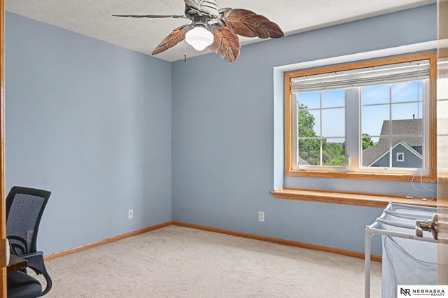 2811 Leigh Lane, Papillion, NE 68133