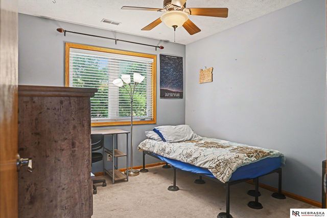 2811 Leigh Lane, Papillion, NE 68133