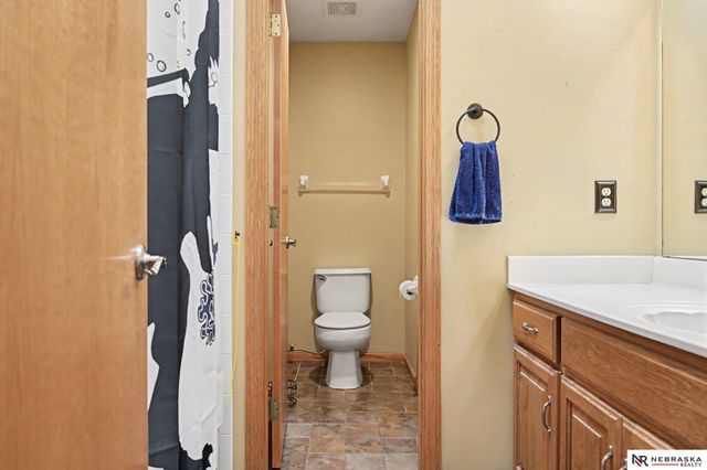 2811 Leigh Lane, Papillion, NE 68133