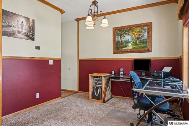 2811 Leigh Lane, Papillion, NE 68133