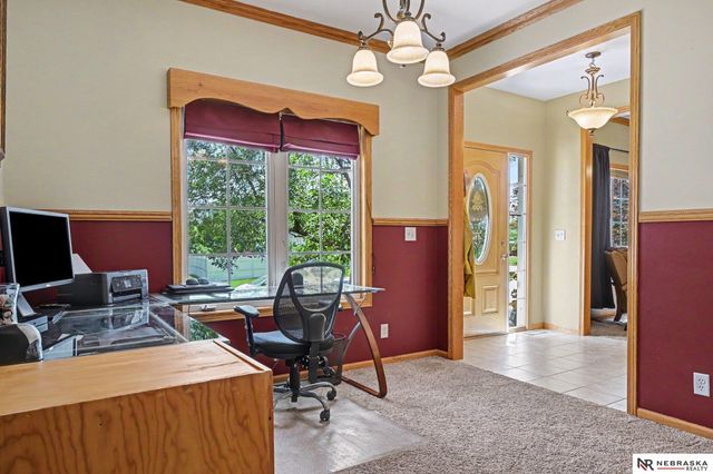 2811 Leigh Lane, Papillion, NE 68133