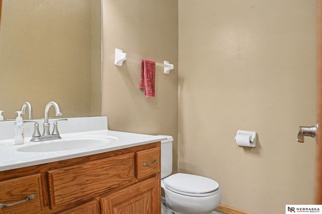 2811 Leigh Lane, Papillion, NE 68133