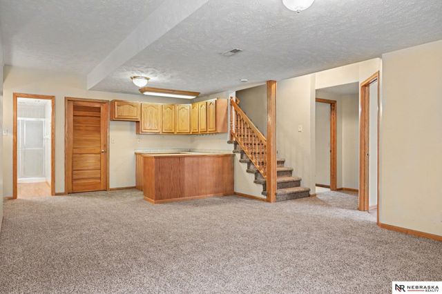 2811 Leigh Lane, Papillion, NE 68133