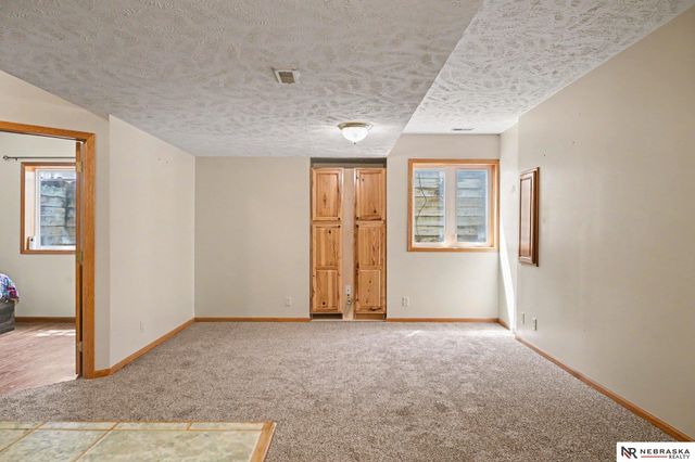 2811 Leigh Lane, Papillion, NE 68133