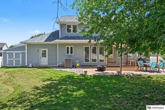 2811 Leigh Lane, Papillion, NE 68133