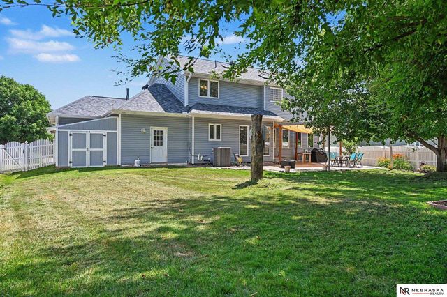 2811 Leigh Lane, Papillion, NE 68133