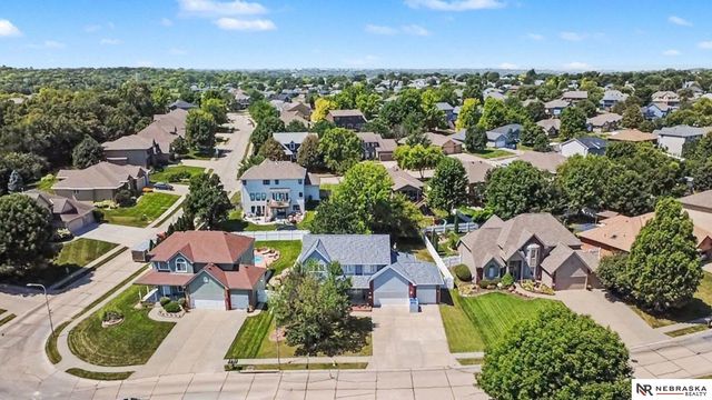 2811 Leigh Lane, Papillion, NE 68133