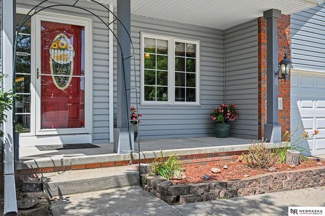 2811 Leigh Lane, Papillion, NE 68133