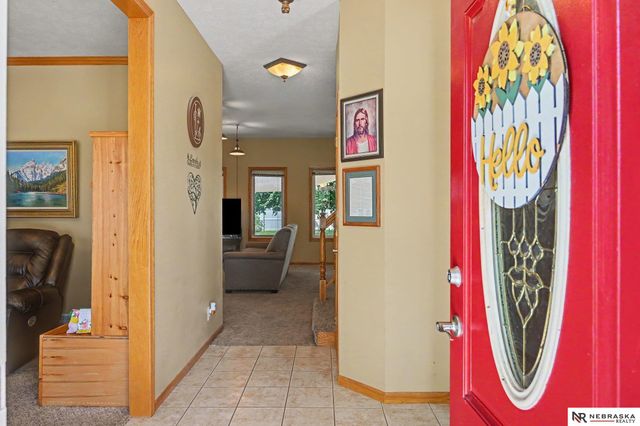 2811 Leigh Lane, Papillion, NE 68133