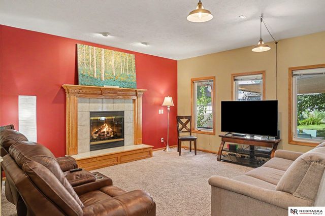 2811 Leigh Lane, Papillion, NE 68133
