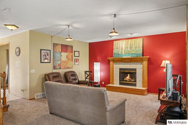2811 Leigh Lane, Papillion, NE 68133