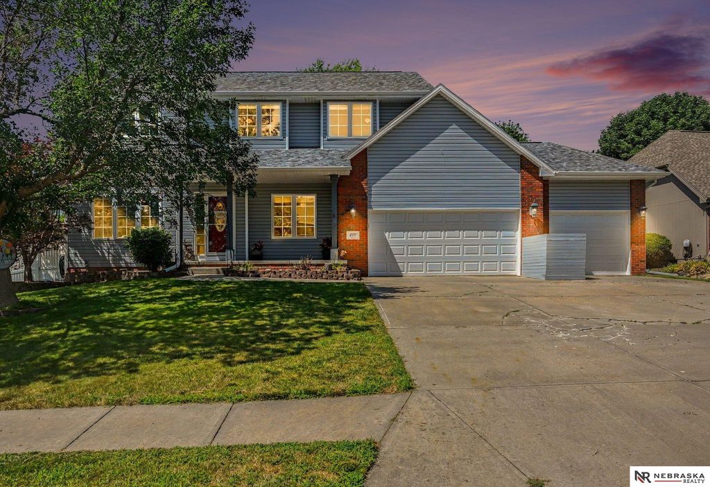 2811 Leigh Lane, Papillion, NE 68133