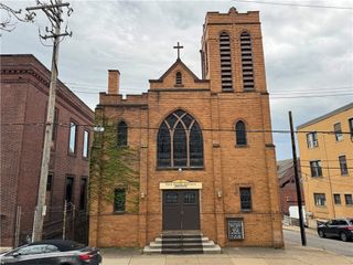 747 Chartiers Ave, Mckees Rocks, PA 15136