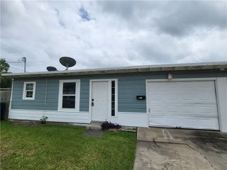 1402 1/2 Devon Dr, Corpus Christi, TX 78415
