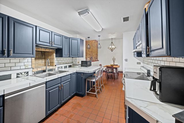 350 W Dickens Avenue G, Chicago, IL 60614