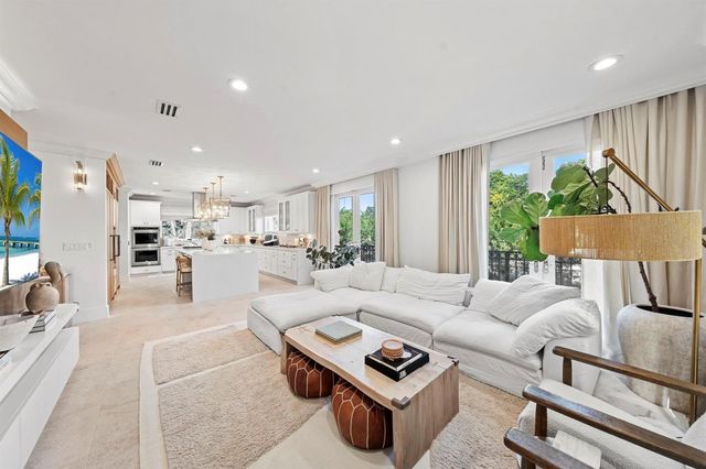2765 Brickell Court, Miami, FL 33129