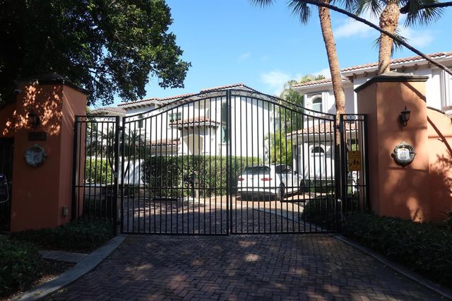 2765 Brickell Court, Miami, FL 33129