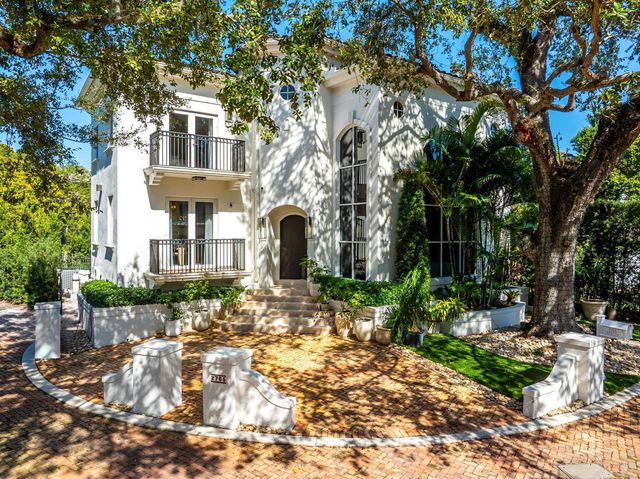 2765 Brickell Court, Miami, FL 33129