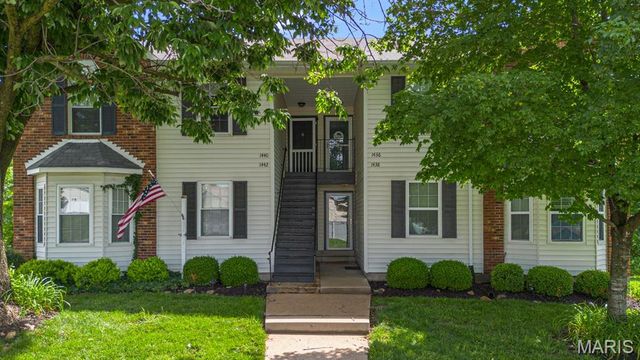 1440 Surrey Lane, St Peters, MO 63304