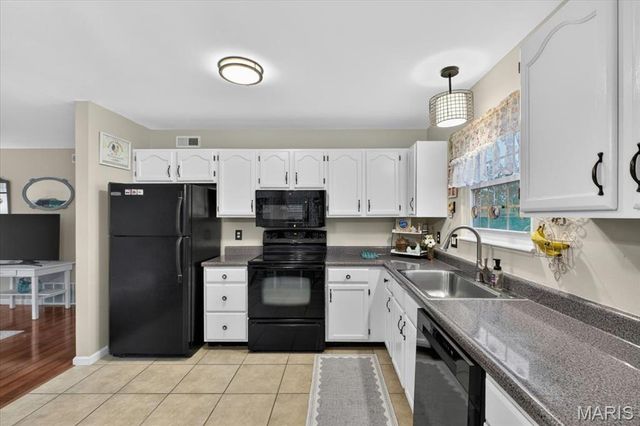 1440 Surrey Lane, St Peters, MO 63304
