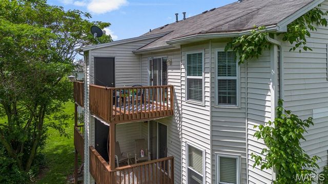1440 Surrey Lane, St Peters, MO 63304