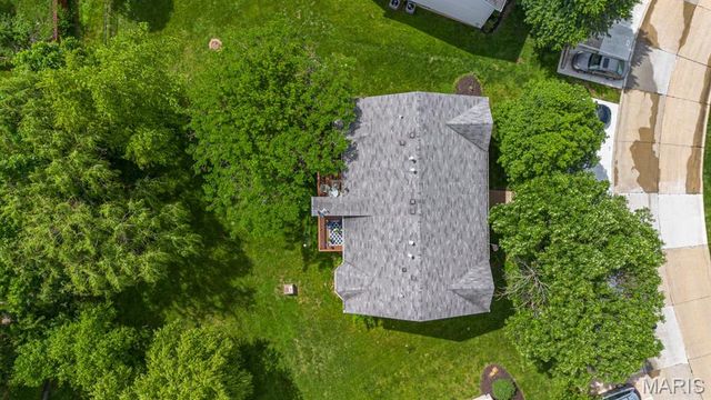 1440 Surrey Lane, St Peters, MO 63304