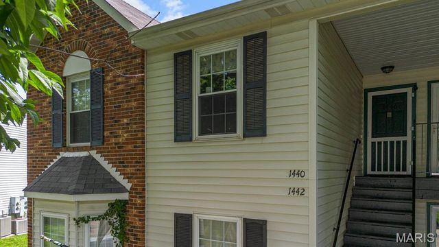 1440 Surrey Lane, St Peters, MO 63304