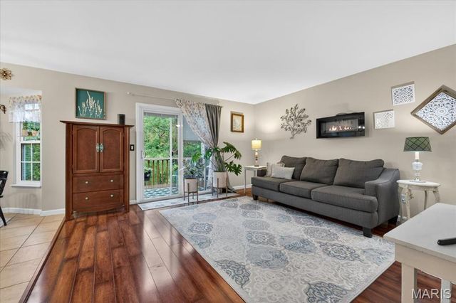 1440 Surrey Lane, St Peters, MO 63304