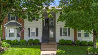 1440 Surrey Lane, St Peters, MO 63304