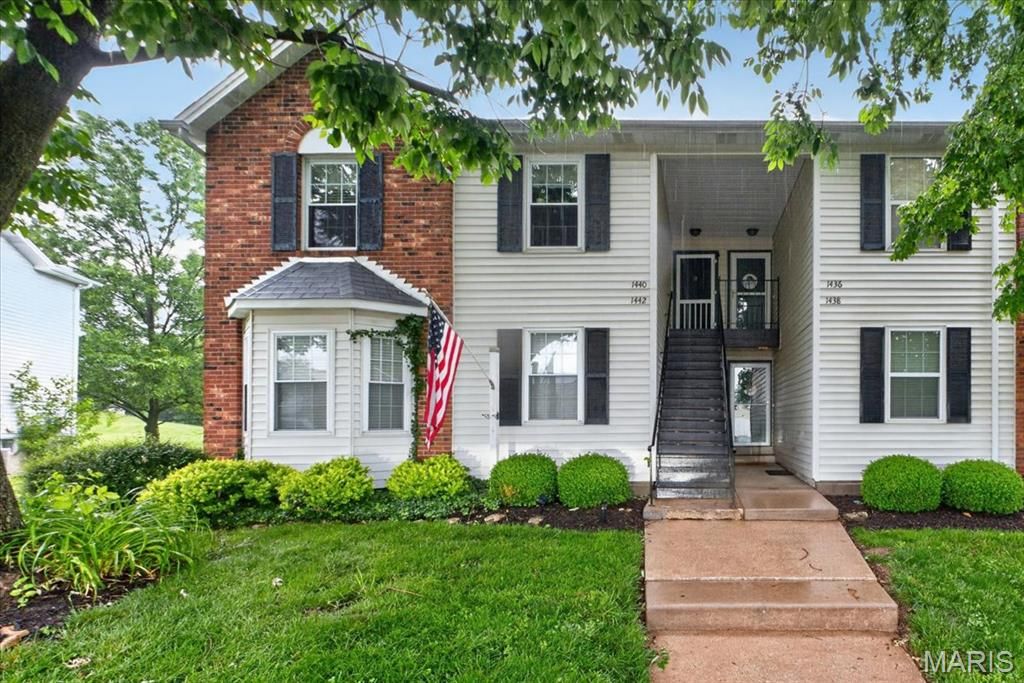 1440 Surrey Lane, St Peters, MO 63304