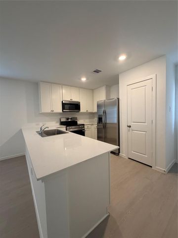 18760 Loom Dr, Conroe, TX 77306