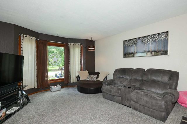 8035 W Bruss LANE, Franklin, WI 53132