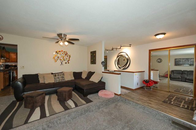 8035 W Bruss LANE, Franklin, WI 53132