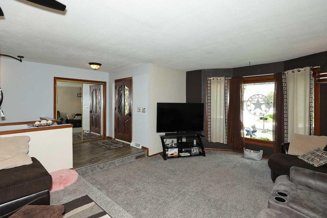 8035 W Bruss LANE, Franklin, WI 53132