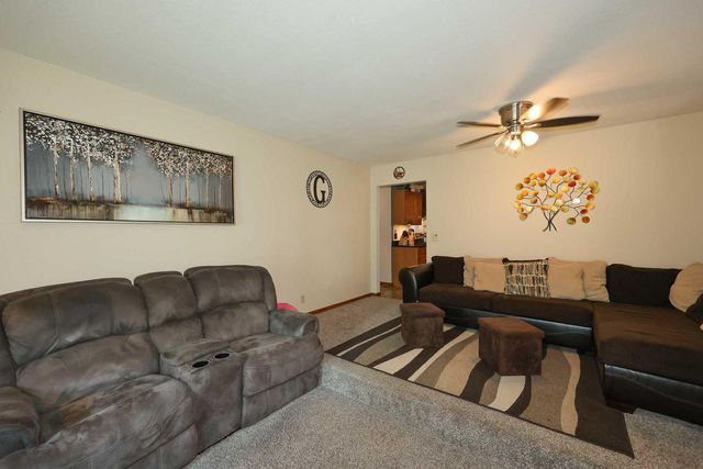 8035 W Bruss LANE, Franklin, WI 53132