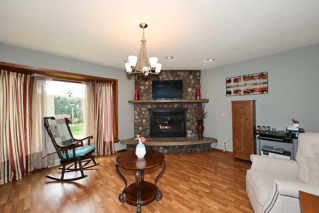 8035 W Bruss LANE, Franklin, WI 53132
