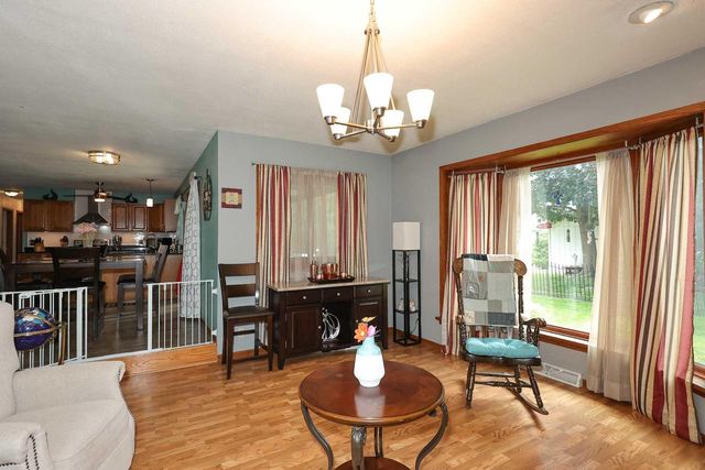 8035 W Bruss LANE, Franklin, WI 53132