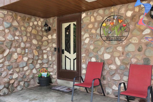 8035 W Bruss LANE, Franklin, WI 53132