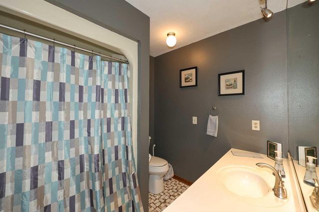 8035 W Bruss LANE, Franklin, WI 53132