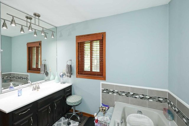 8035 W Bruss LANE, Franklin, WI 53132