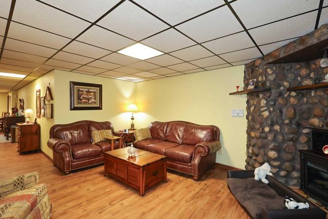8035 W Bruss LANE, Franklin, WI 53132