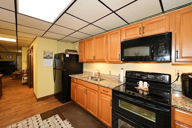 8035 W Bruss LANE, Franklin, WI 53132