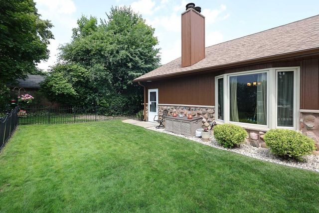 8035 W Bruss LANE, Franklin, WI 53132