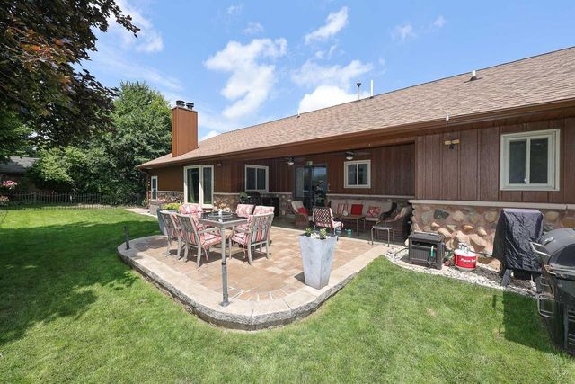 8035 W Bruss LANE, Franklin, WI 53132