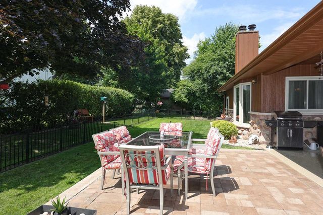 8035 W Bruss LANE, Franklin, WI 53132