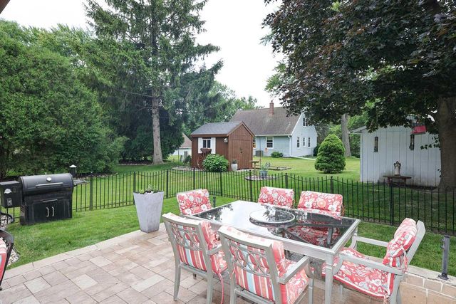 8035 W Bruss LANE, Franklin, WI 53132