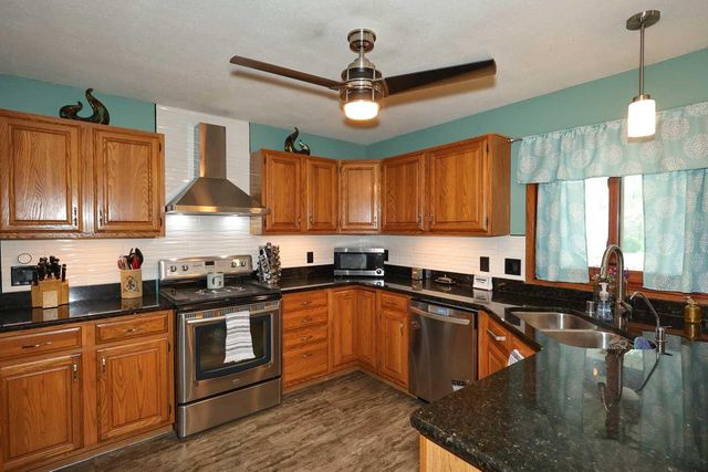 8035 W Bruss LANE, Franklin, WI 53132